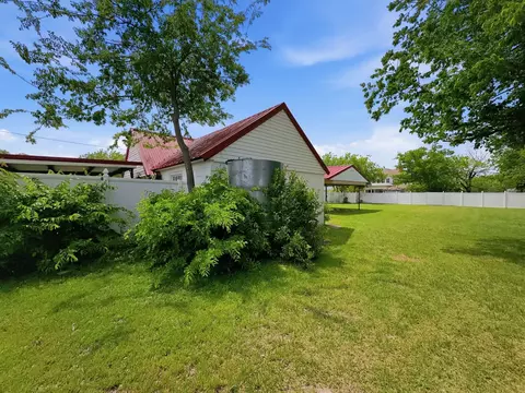 Exterior - 609 E Main St, Hamilton, TX 76531 photo 8 of 8