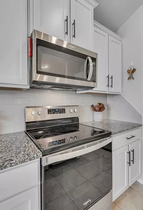 Kitchen - 11108 Beckon Fls, Waco, TX 76708 photo 5 of 7