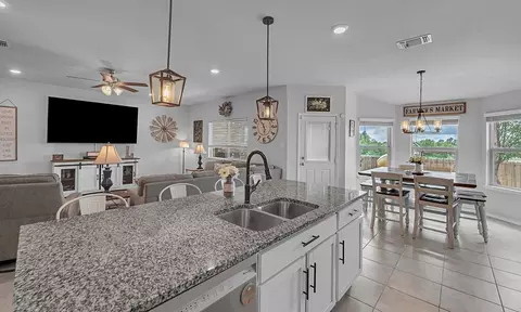 Kitchen - 11108 Beckon Fls, Waco, TX 76708 photo 6 of 7