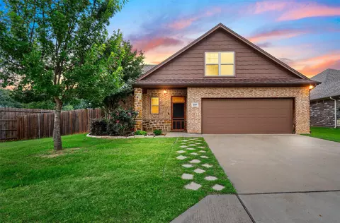 210 Donna Cir, Granbury, TX 76049