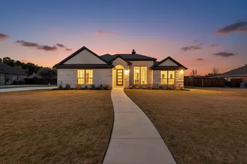 906 Maxine Dr, Athens, TX 75751