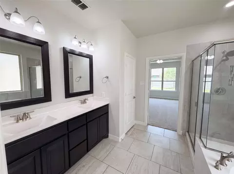 Bath - 1501 Bunting Dr, Argyle, TX 76226 photo 2 of 4