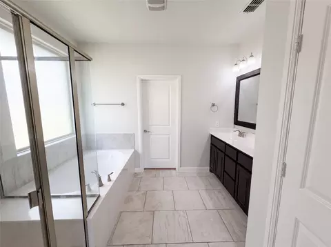 Bath - 1501 Bunting Dr, Argyle, TX 76226 photo 1 of 4