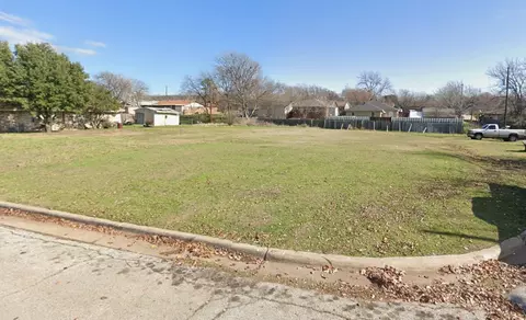 322 17th St, Grand Prairie, TX 75051