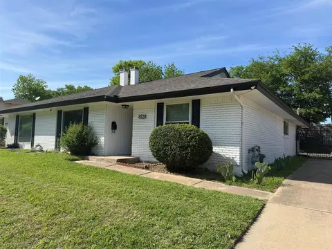 8230 El Retiro Rd, Fort Worth, TX 76116