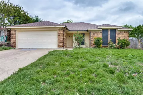 10813 Tall Oak Dr, Fort Worth, TX 76108