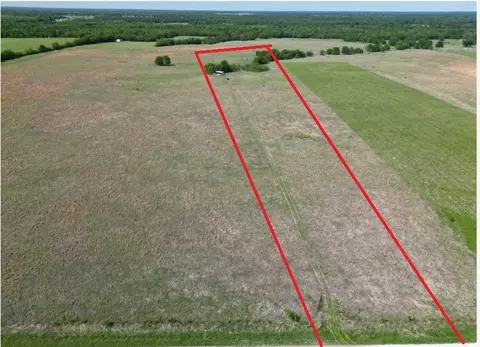 1438 County Road 1300, Deport, TX 75435