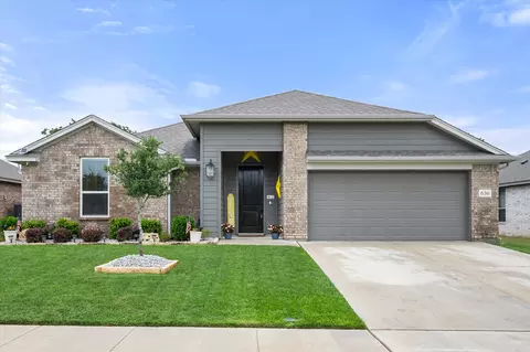 636 Mooney Dr, Saginaw, TX 76179