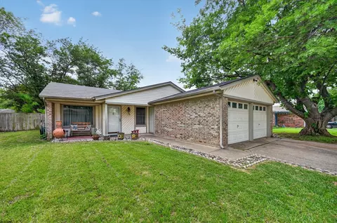 6304 Cascade Cir, Watauga, TX 76148