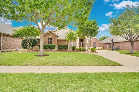 8204 Wildrock Dr, Arlington, TX 76001
