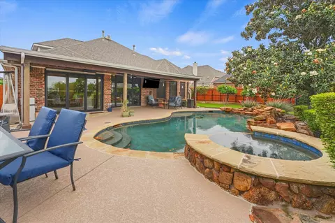 210 Victory Ln, Mansfield, TX 76063