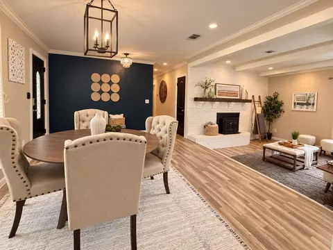 126 Oak Ln, Burleson, TX 76028