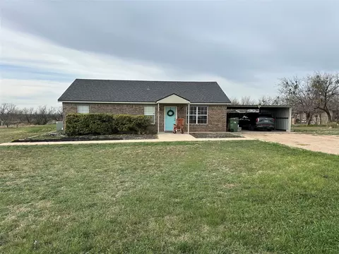 634 Mccartney Ln, Tye, TX 79563