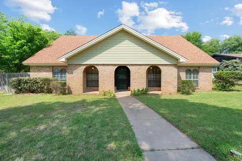 1602 Wagon Wheel Trl, Pantego, TX 76013