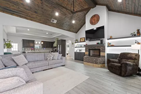 3401 Chinaberry Ln, Joshua, TX 76058