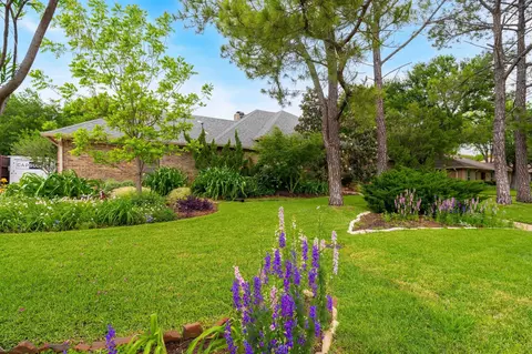 229 Merriman Dr, Highland Village, TX 75077
