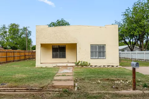 707 N River St, Seymour, TX 76380