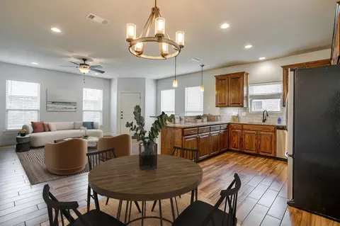 4912 Ridglea Hills Ct, Fort Worth, TX 76116