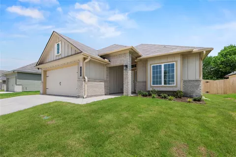 Exterior - 111 Adaline Bnd, Mcgregor, TX 76657 photo 3 of 6