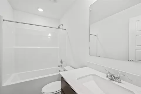 Bath - 111 Adaline Bnd, Mcgregor, TX 76657 photo 1 of 1