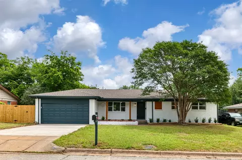 1140 Cavender Dr, Hurst, TX 76053