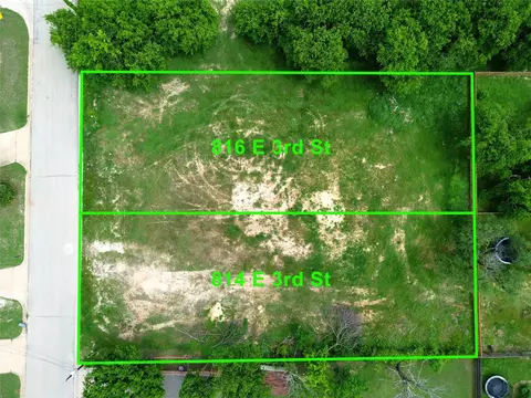 816 E 3rd St, Weatherford, TX 76086