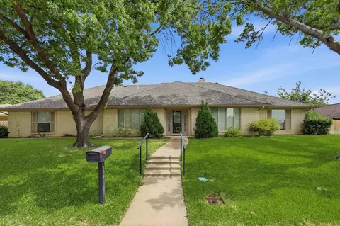 4500 French Lake Dr, Fort Worth, TX 76133