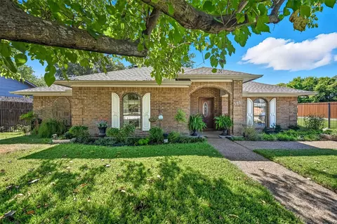 3901 Lynnwood Dr, Rowlett, TX 75088