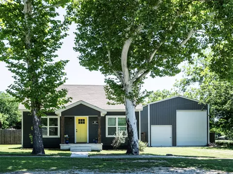 207 S Wickham St, Alvord, TX 76225