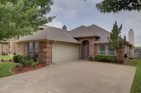 3017 Trinity Lakes Dr, Hurst, TX 76053