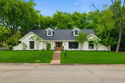 7054 Tamarack Rd, Fort Worth, TX 76116