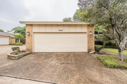 3704 Hulen Park Dr, Fort Worth, TX 76109