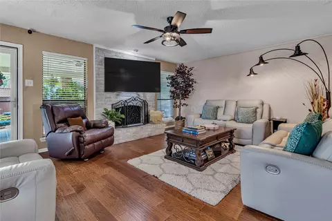 1732 Mayflower Dr, Carrollton, TX 75007