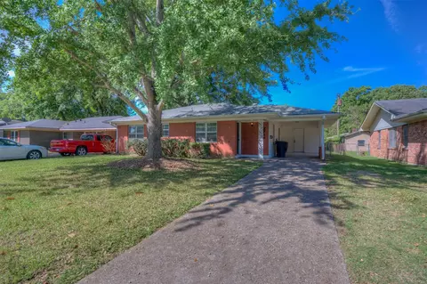 2714 Bolch St, Shreveport, LA 71104