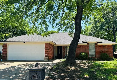 6728 Parkwood Dr, North Richland Hills, TX 76182