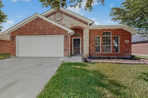 612 Mooney Dr, Saginaw, TX 76179