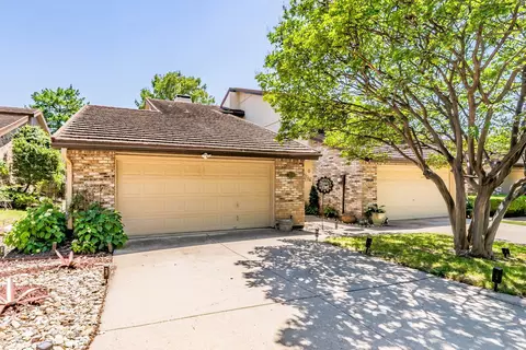 5912 Meadow Wood Ln, Fort Worth, TX 76112