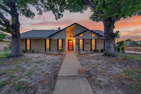 1000 Oxfordshire Dr, Carrollton, TX 75007
