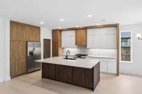 416 S Elm St, Sherman, TX 75090