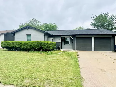 107 N Forest Crest Dr, Garland, TX 75042
