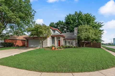 2871 Red Oak Dr, Grand Prairie, TX 75052