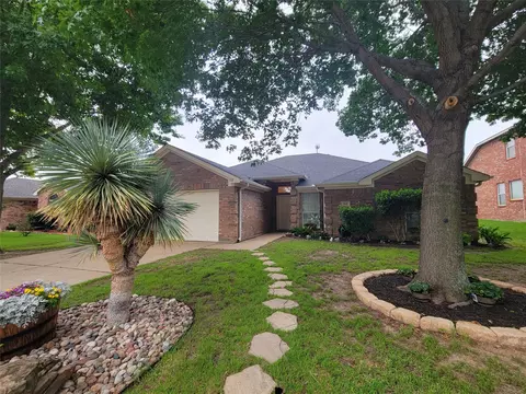 102 Canyon Ct, Waxahachie, TX 75167
