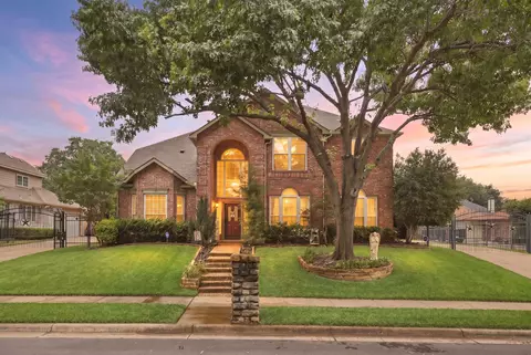 7612 Oak Knoll Dr, North Richland Hills, TX 76182