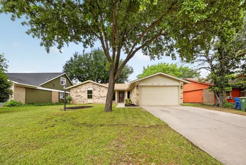 562 Kent Dr, Lewisville, TX 75067