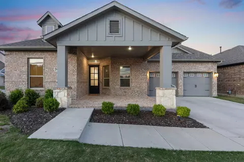 8808 Royal Star Rd, Rowlett, TX 75089