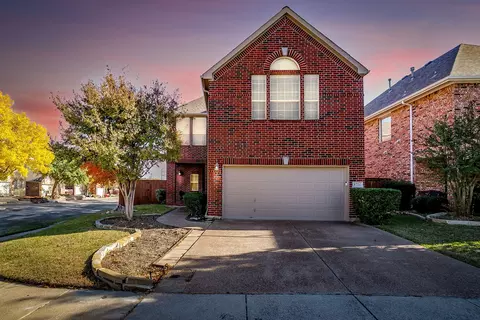 8216 Dogwood Ln, Irving, TX 75063