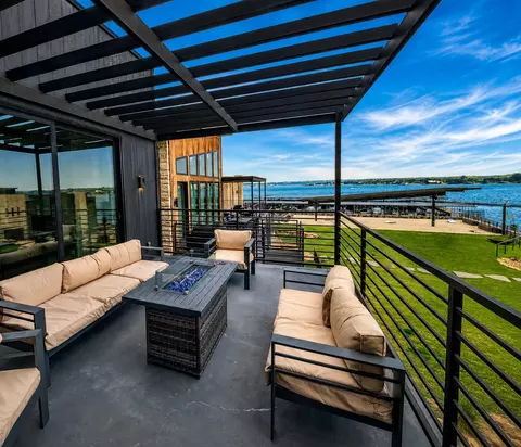 12 Breakwater Bnd, Graford, TX 76449