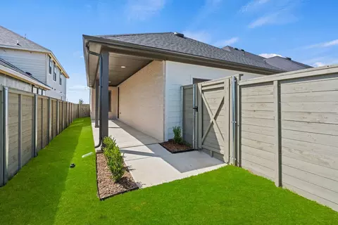 Exterior - 9321 Rolling Meadow Way, Denton, TX 76207 photo 3 of 8