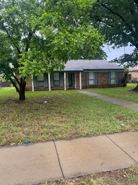 912 Navasota Dr, Garland, TX 75040