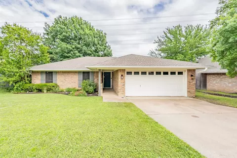 2507 Smouldering Wood Dr, Arlington, TX 76016